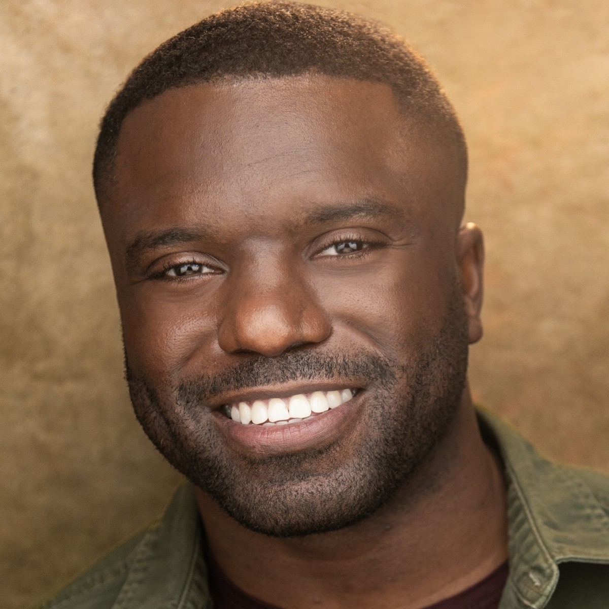 Davon Willams headshot in green shirt