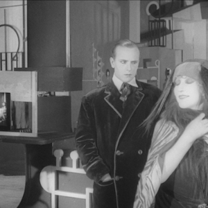 A screencapture from the film L'Inhumaine.