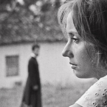 A still from Joaquim Pedro de Andrade's film The Priest and the Girl