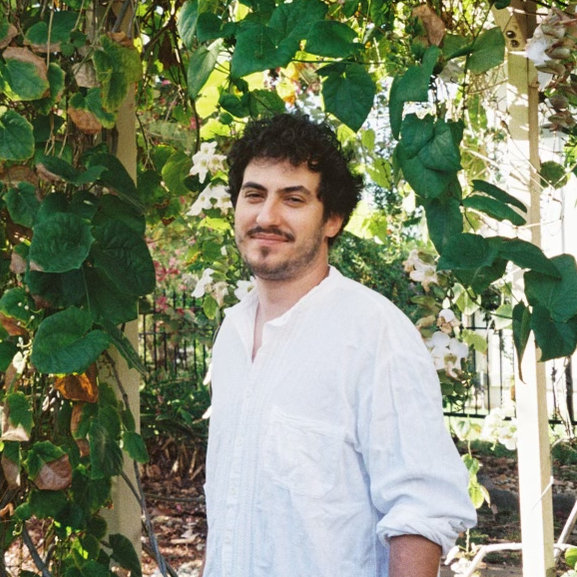 andres worstell headshot