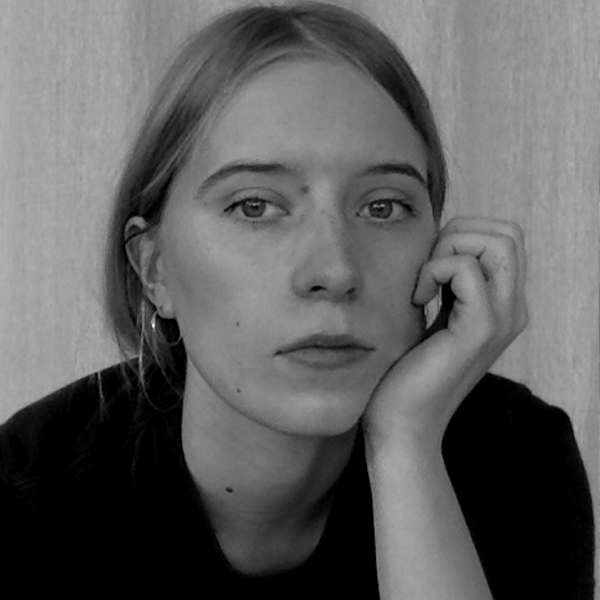 Caroline Gohlke headshot