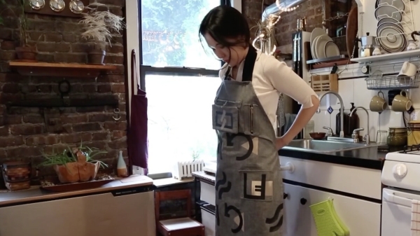  Anna Oh ties her digital apron on.