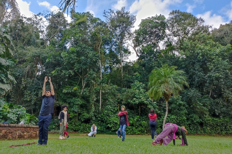Group improvisation by students at the Iguaçu National Park.
