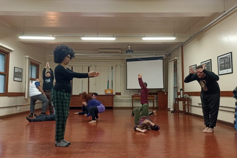 Group improvisation by students at the Iguaçu National Park headquarters.