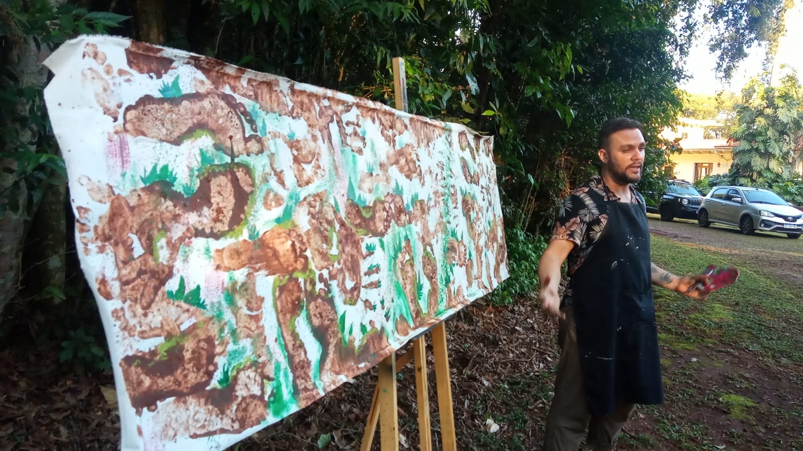 Image from final site-specific student performances in Iguaçu National Park - Photo by Poéticas do ENTRE
