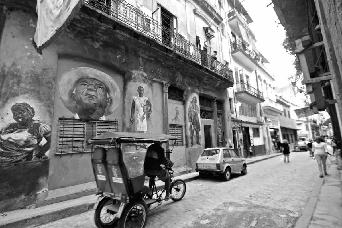 Black and white photo of the streets of Havana.