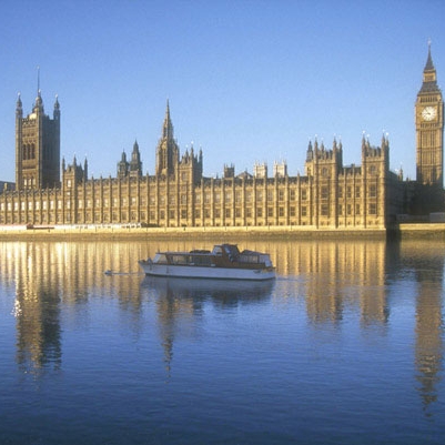 Image of the Thames River, castle, and Big Ben in London.