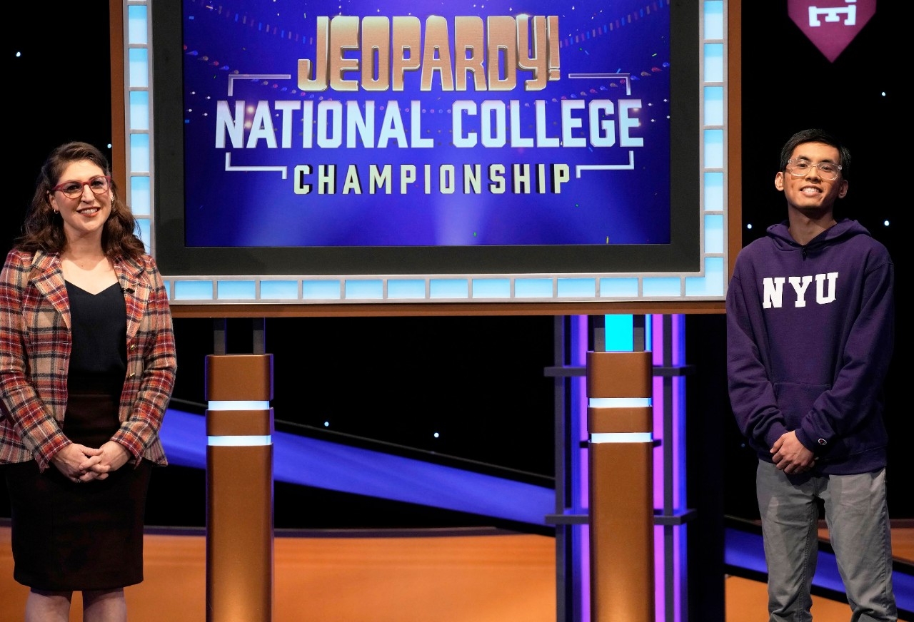 Host Mayim Bialik, left, with Jeric Brual (Tisch '22). Photo courtesy of Jeopardy Productions, Inc.
